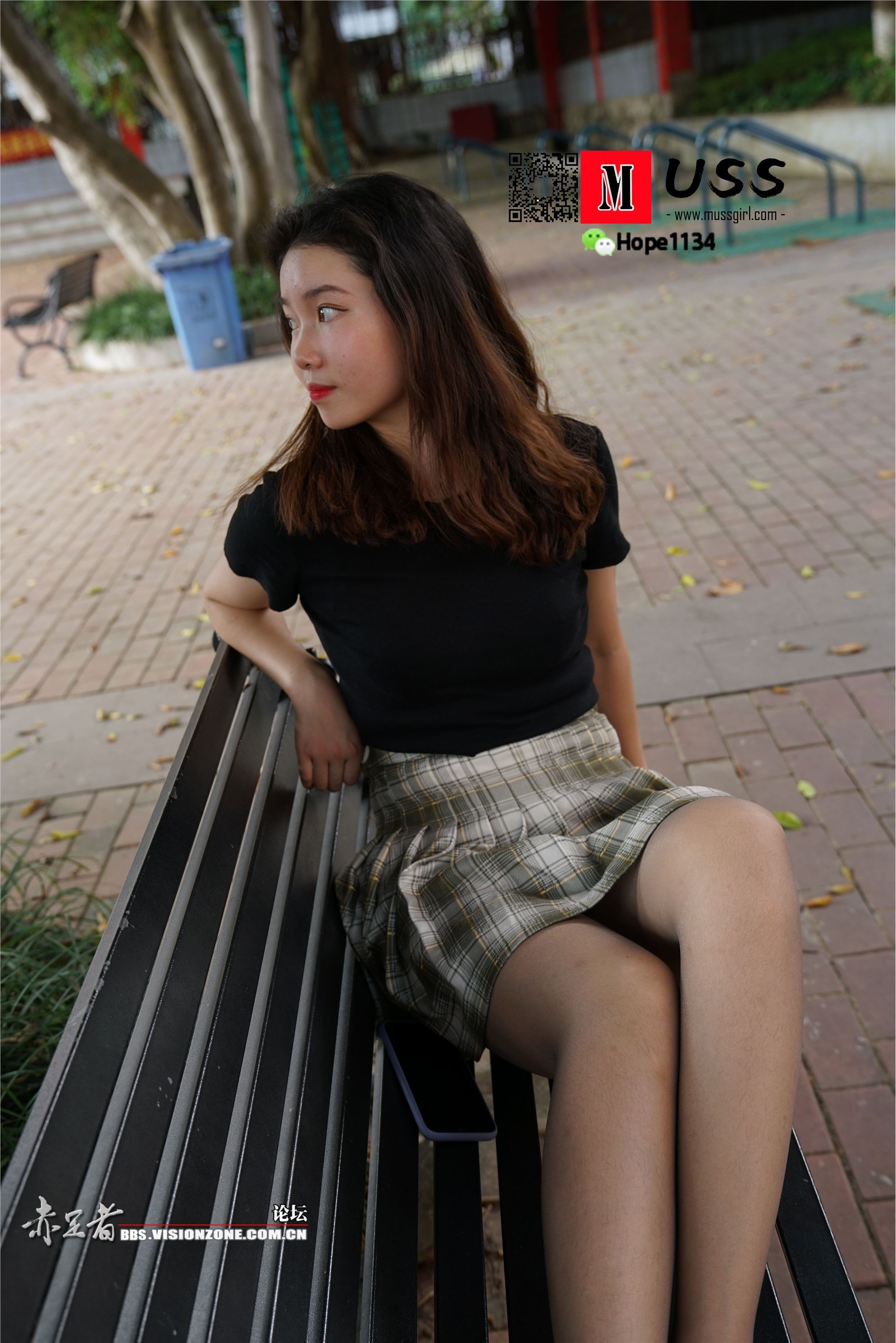 MussGirl慕丝女郎  NO.072 蒙古族舞蹈美少女嫩足灰丝公园写真